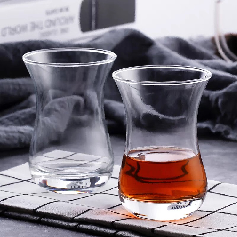 Turkiar beirazko tea kopa klasikoa